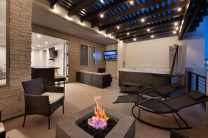 Interior - Bare Feet Retreat: Dog Friendly, Desert Color Lagoon + Beaches (St. George)