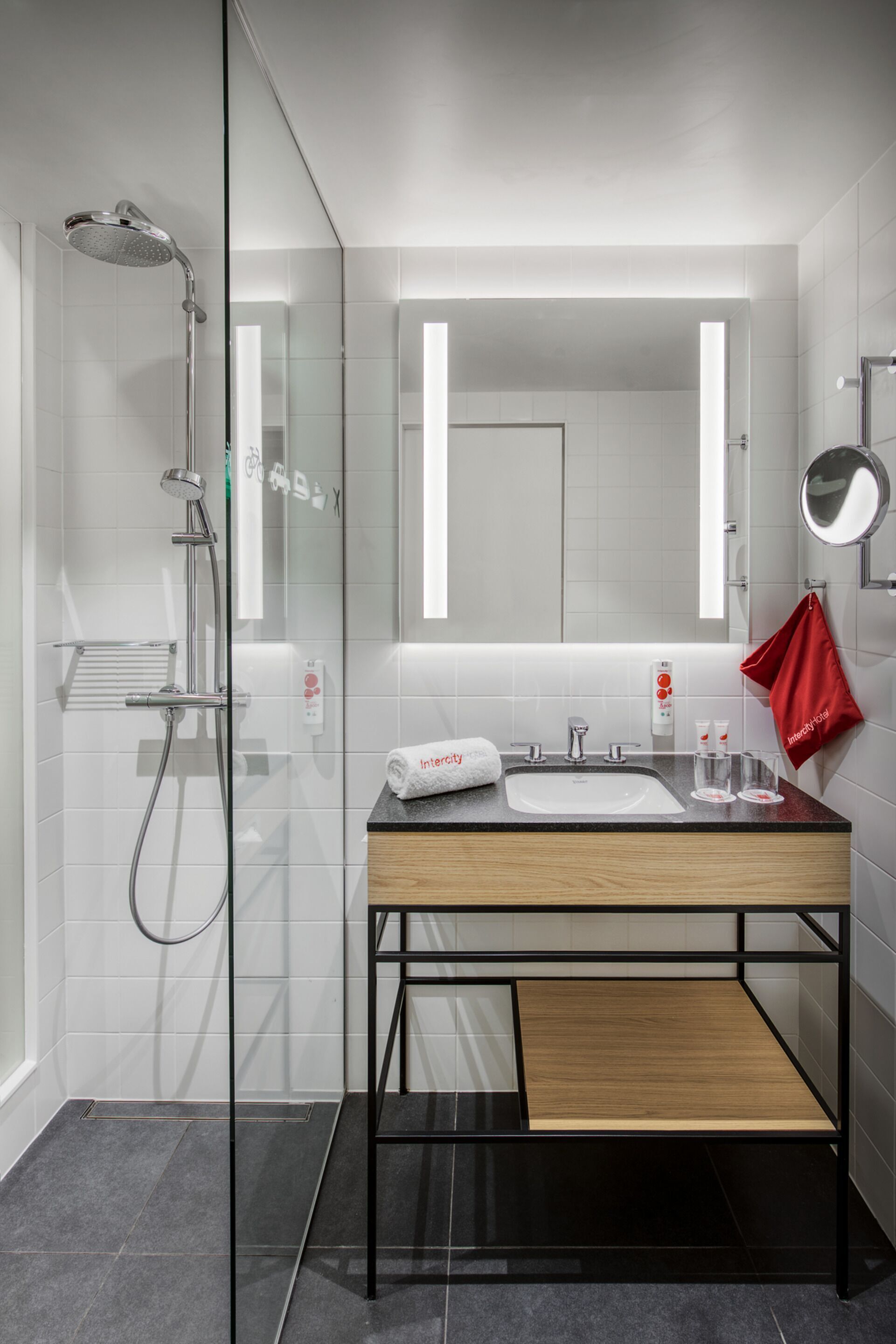 Baño | Regadera, secadora de cabello, toallas, jabón 