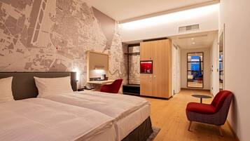 Doppelzimmer, barrierefrei | 1 Schlafzimmer, Minibar, Zimmersafe, Schreibtisch