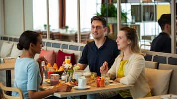 Tägliches Frühstücksbuffet (28 CHF pro Person)