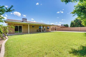 Exterior - Yuma Family Home w/ Covered Patio + Grill! (Yuma)