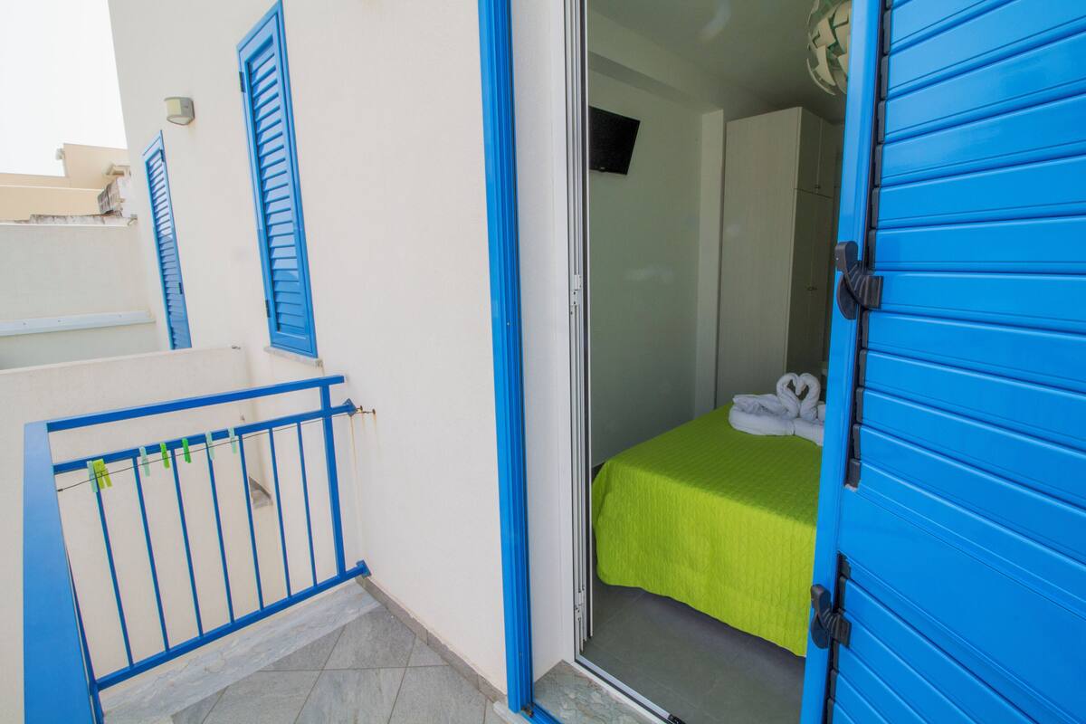 Kamar Single Standar | Brankas dan didekorasi berbeda-beda