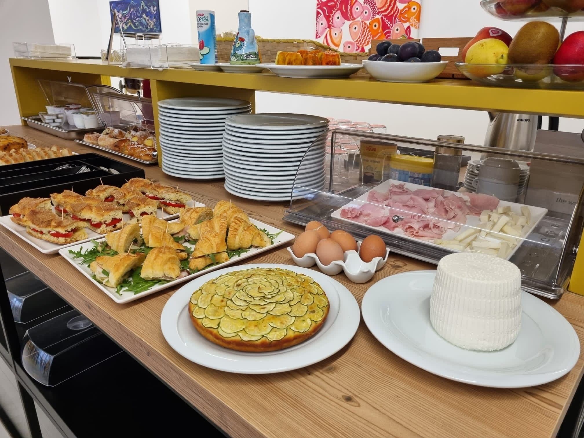 Café da manhã com buffet grátis todos os dias