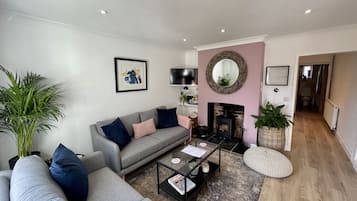 Smart TV, fireplace