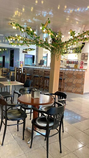 Bar (on property) - Hostal La Cigarra (Panama City)