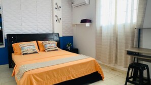 Standard Room, 1 Double Bed | Desk, laptop workspace, free WiFi, bed sheets - Hostal La Cigarra (Panama City)