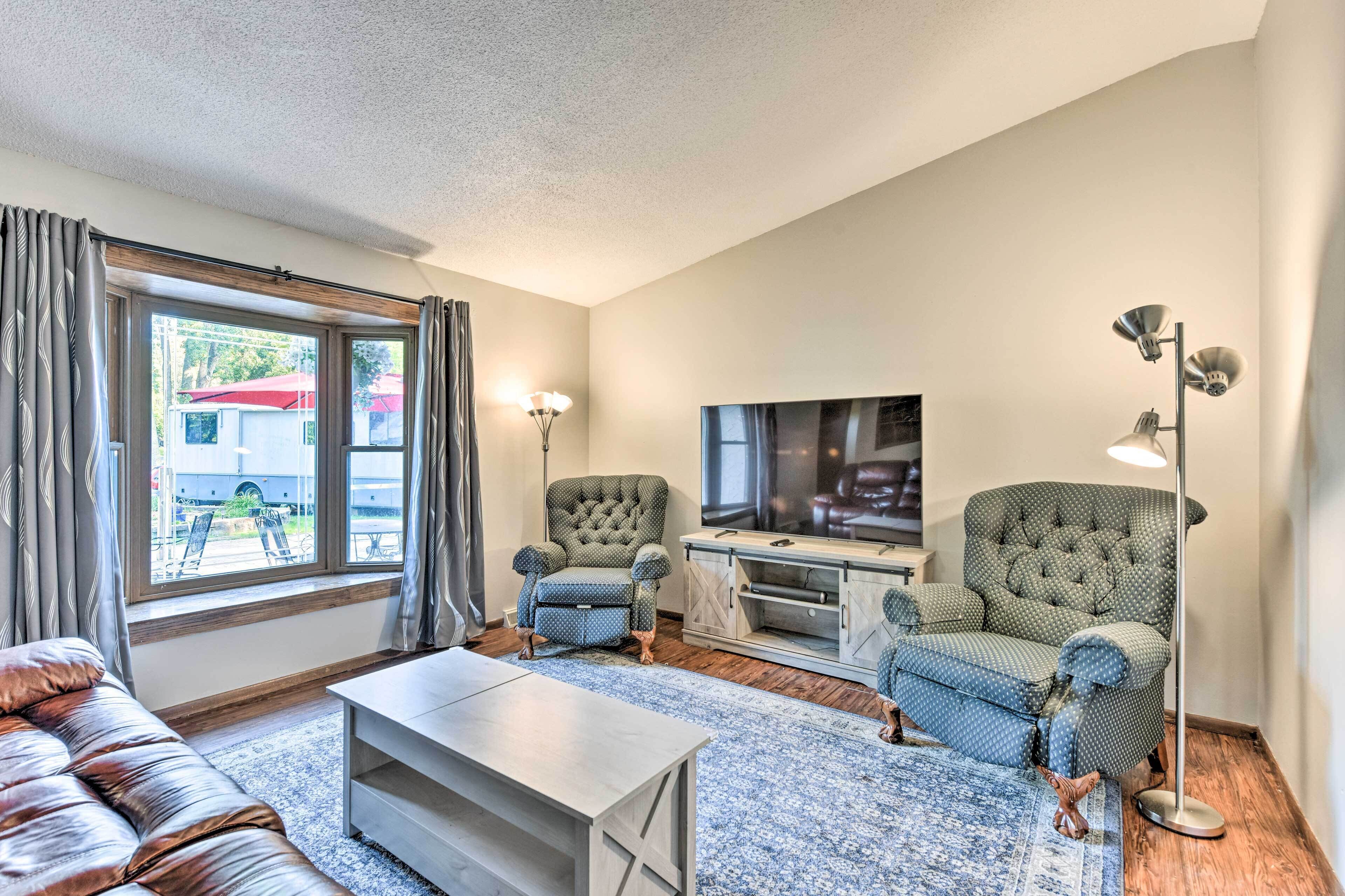 Dog-Friendly Eden Prairie Escape: Near Beach!