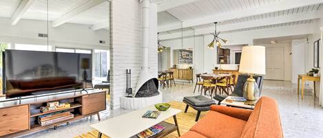 TV, fireplace