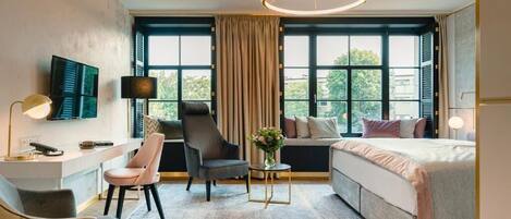 1 bedroom, hypo-allergenic bedding, minibar, in-room safe