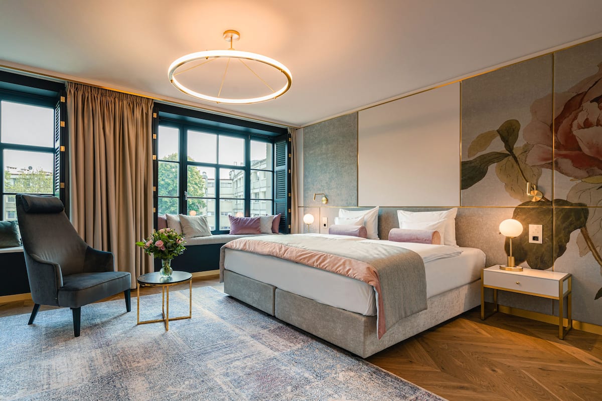 Phòng đôi Grand | Bộ đồ giường kháng dị ứng, nệm có lớp đệm bông, minibar 