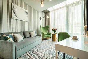 32-inch LED TV with satellite channels, TV - Hotel Ferreus Modern Art Deco (Kraków)