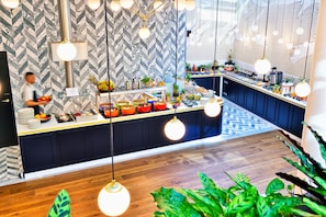 Petit déjeuner buffet servi tous les jours en supplément
