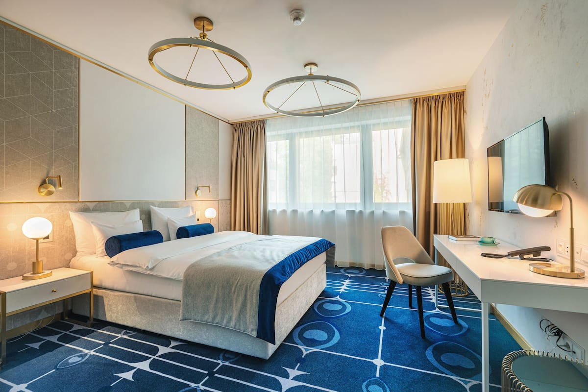 Phòng đơn Deluxe | Bộ đồ giường kháng dị ứng, nệm có lớp đệm bông, minibar 