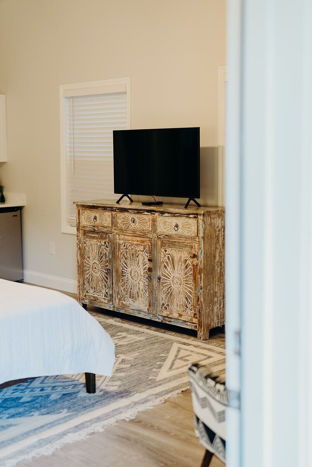 Deluxe Studio | Premium bedding, in-room safe, travel crib, free WiFi