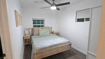 1 bedroom, desk, free WiFi, bed sheets