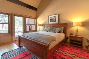 2 bedrooms, travel cot, free WiFi, bed sheets