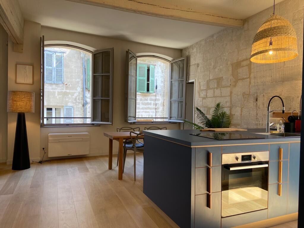 ثلاجة، ميكروويف، فرن، موقد طهي مسطح