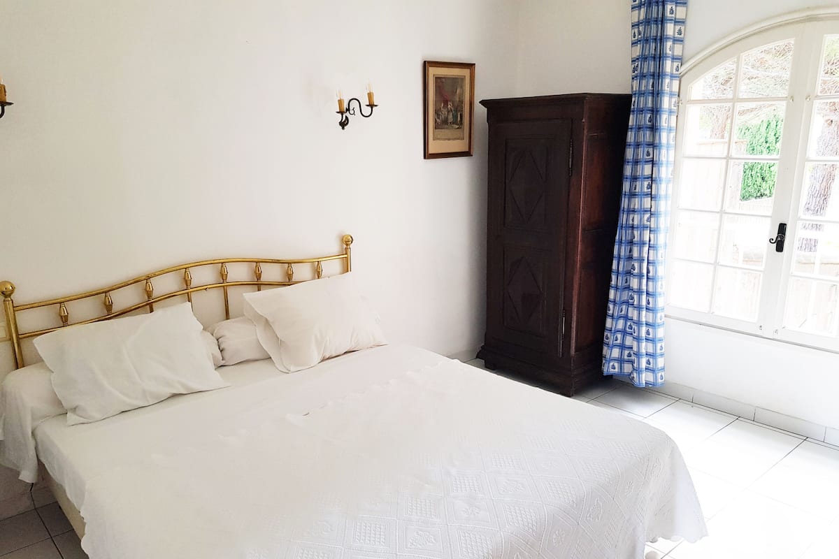 Standard Room | Free WiFi, bed sheets