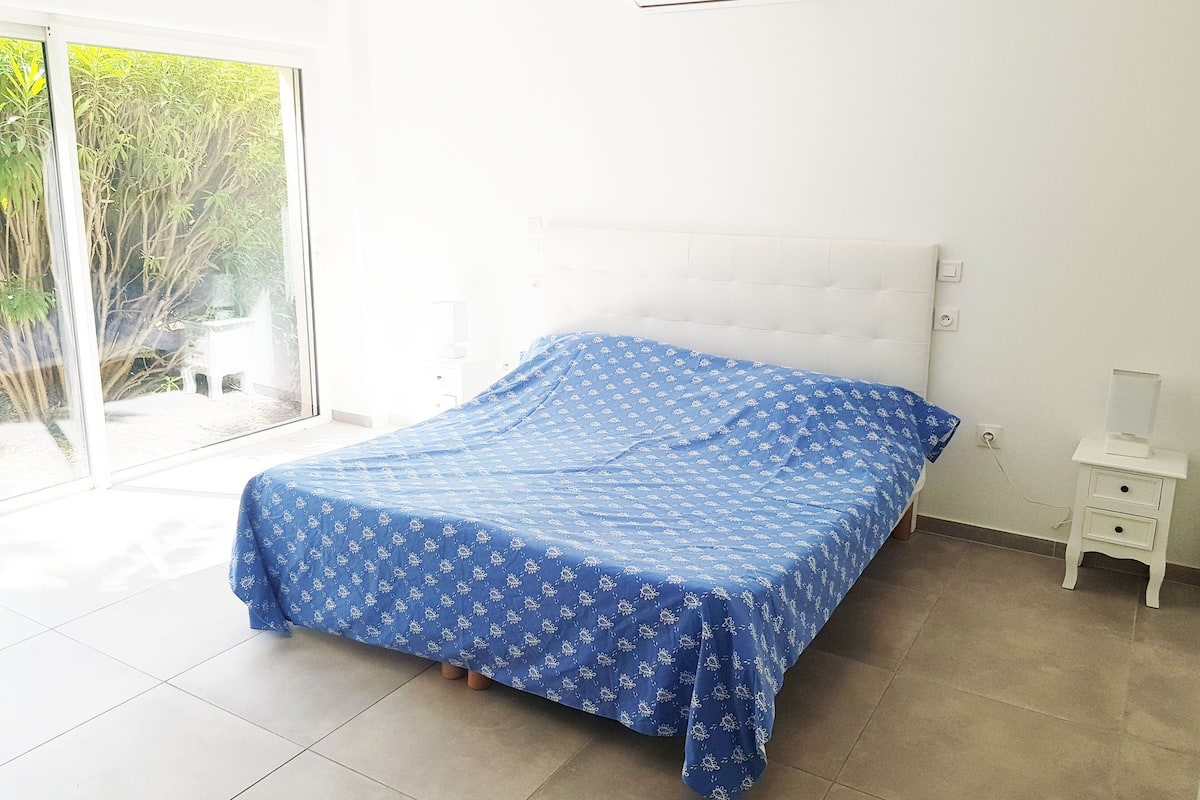 Premium Room | Free WiFi, bed sheets