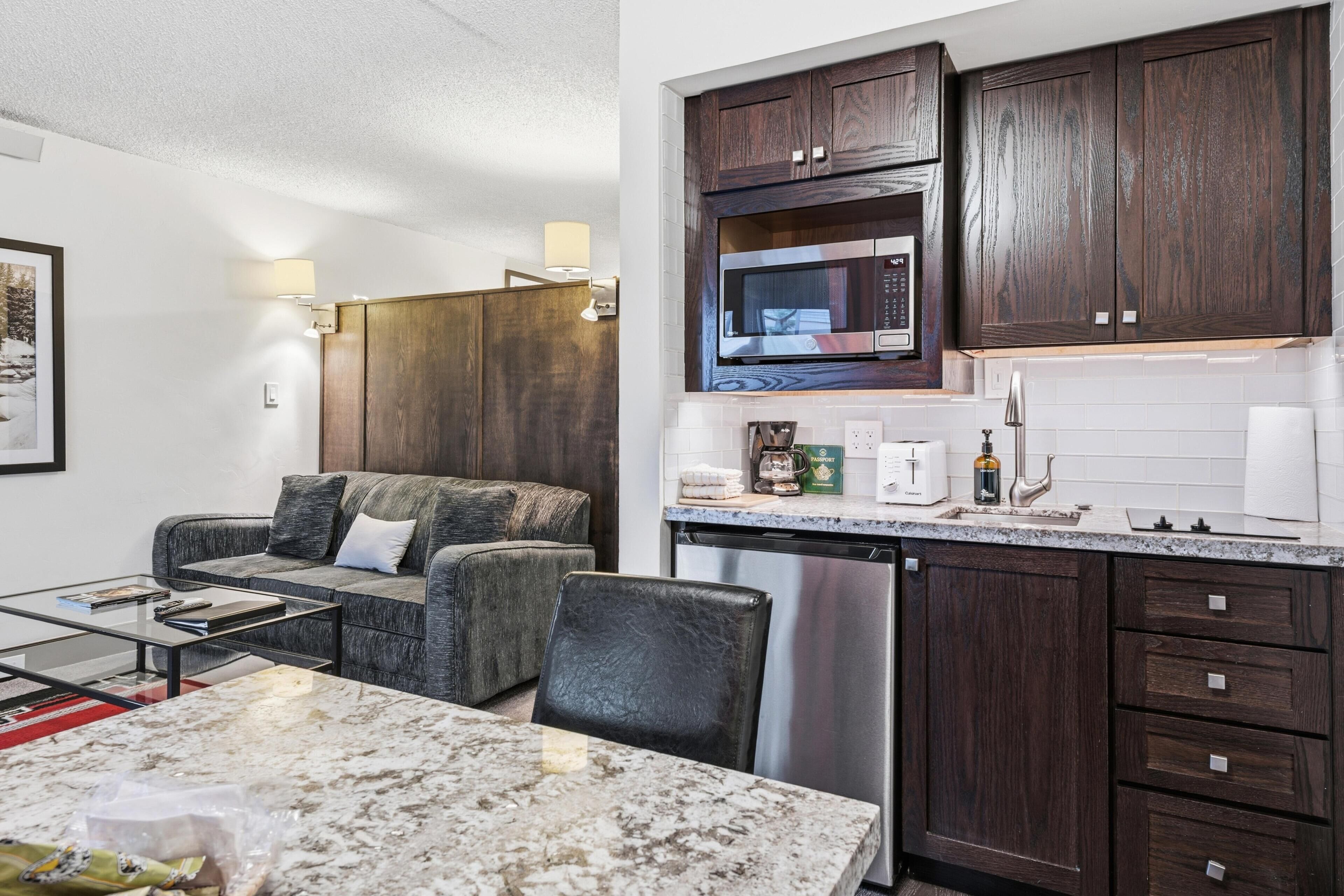 Studio, 1 Queen Bed with Sofa bed (Lift House Lodge, Close to Gondola, P) | Interior