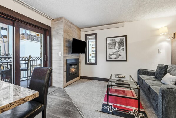 Studio, 1 Queen-Bett und Schlafsofa (Lift House Lodge, Remodeled Downtown ) | Wohnbereich
