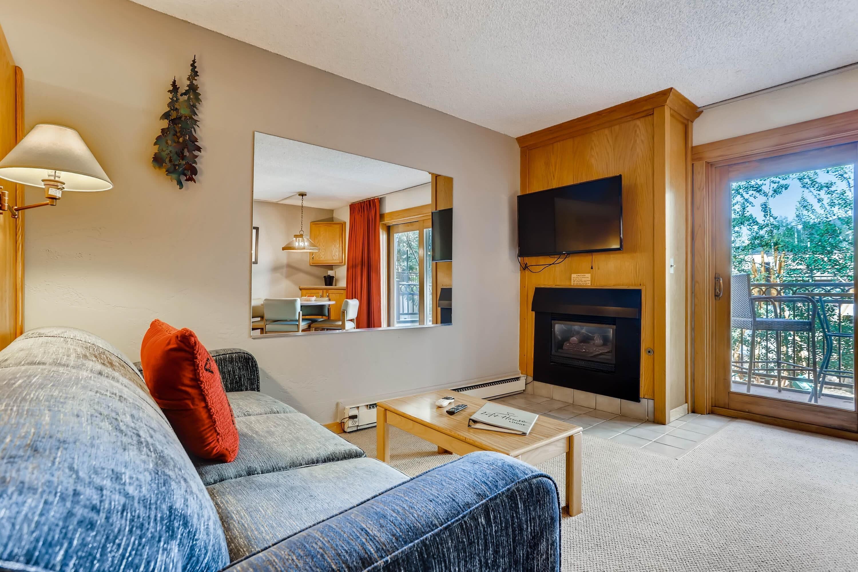 House, 1 Queen Bed with Sofa bed (Lift House Lodge, Premium Studio) | Living room