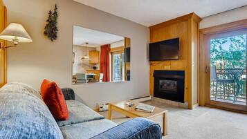 House, 1 Queen Bed with Sofa bed (Lift House Lodge, Premium Studio) | Living room