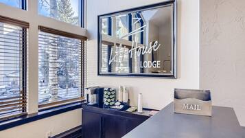Studio, 1 Queen Bed with Sofa bed (Lift House Lodge, Vail Lionshead Stud) | Interior