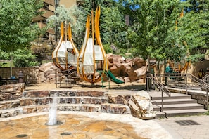 Studio, 1 Queen-Bett und Schlafsofa (Lift House Lodge, Vail Lionshead Stud) | Unterkunftsgelände