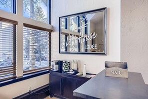 開放式客房, 1 張加大雙人床和 1 張沙發床 (Lift House Lodge, Downtown Lionshead ) | 住宿內部