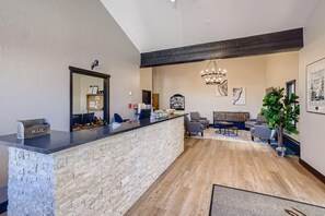 開放式客房, 1 張加大雙人床和 1 張沙發床 (Lift House Lodge, Downtown Lionshead ) | 用餐區