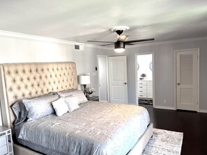 3 Schlafzimmer, Schreibtisch, Bügeleisen/Bügelbrett, Reisekinderbett