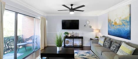 Smart TV, fireplace