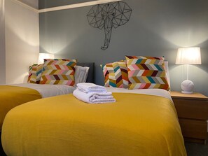 4 bedrooms, WiFi - Granby Grove Townhouse - Sleeps 8- 4 Bedrooms (Southampton)