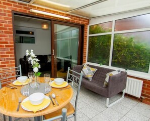 Dining - Granby Grove Townhouse - Sleeps 8- 4 Bedrooms (Southampton)
