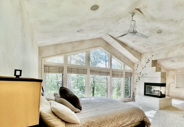 6 bedrooms, travel crib, WiFi, bed sheets