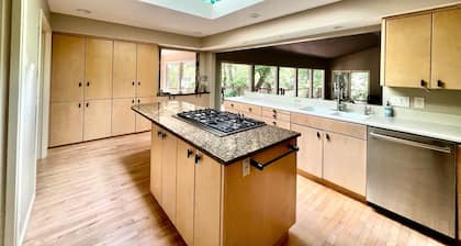 Sherwood Treehouse Vacation Rental