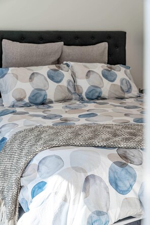 2 chambres, fer et planche à repasser, Wi-Fi, draps fournis
