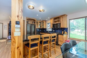 ثلاجة، فرن، موقد طهي مسطح، غسالة أطباق