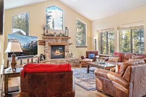 Flat-screen TV, fireplace, offices - Dreamy 6 BR w/ Hot Tub, Walk to Goose Pasture Tarn (Breckenridge)
