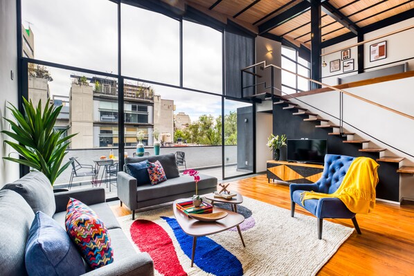 Luxury Penthouse with Terrace | Living area | LED TV - ULIV Condesa (Mexico City)