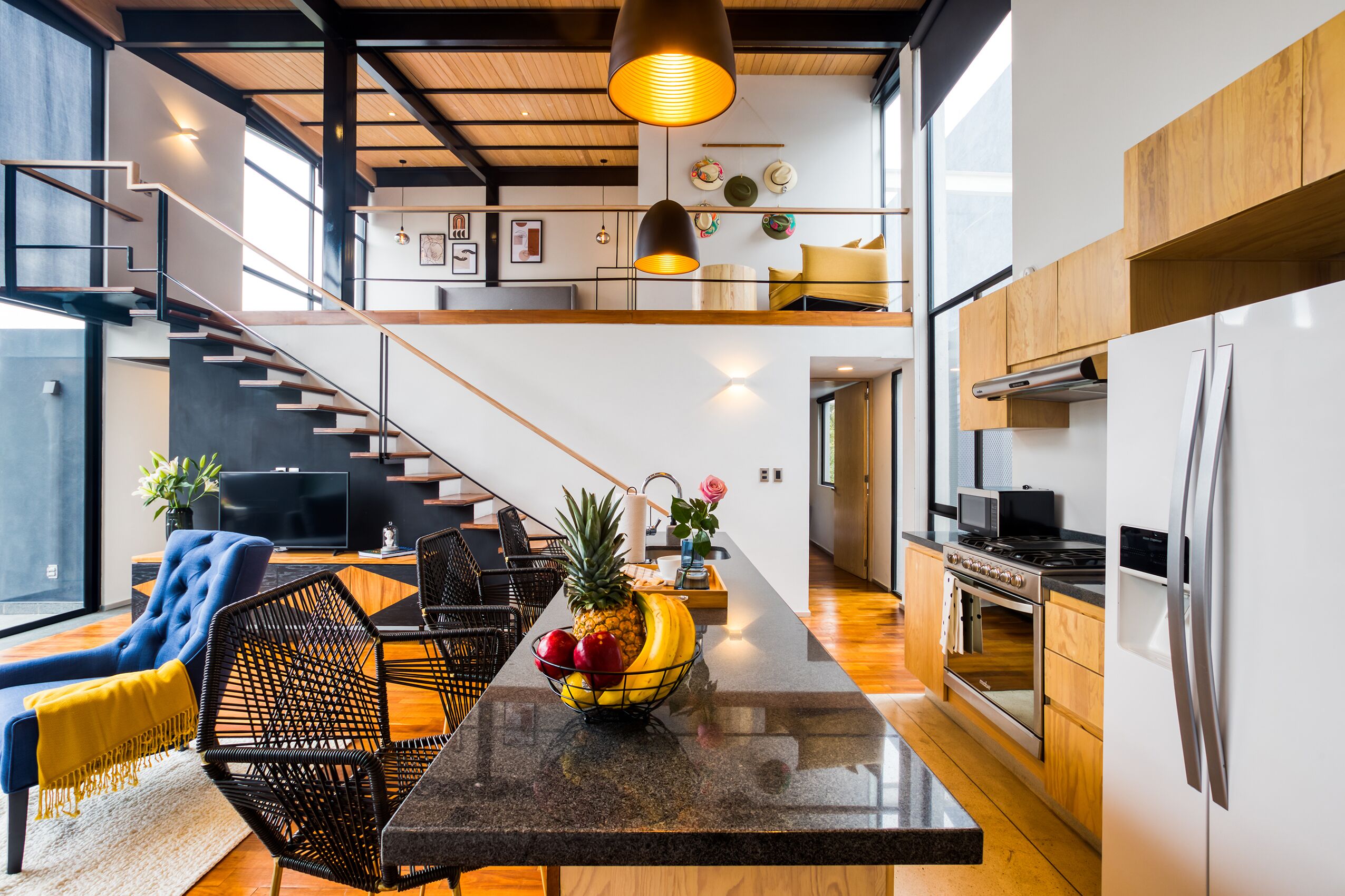 Luxury Penthouse with Terrace | Cocina privada | Refrigerador, microondas, parrilla de estufa y tostadora 