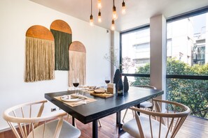 Two-Bedroom Apartment | 다이닝룸