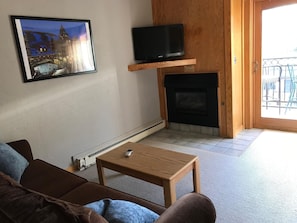 House, 1 Queen Bed with Sofa bed (Lift House 403, Studio Condo in Vail ) | Living room | TV - Lift House 403, Studio Condo in Vail Lionshead Village (Vail)