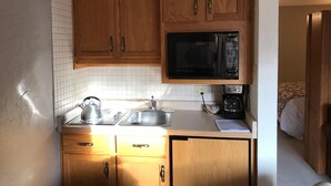 منزل - سرير كبير مع أريكة سرير (Lift House 403, Studio Condo in Vail ) | مطبخ خاص | مستلزمات طهي/أطباق/أوعية