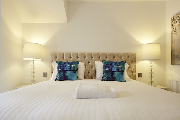 Deluxe Apartment | 3 bedrooms, iron/ironing board, free WiFi