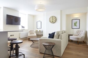 Premium Apartment | Living area | TV