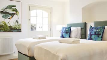 Deluxe Apartment | 3 bedrooms, iron/ironing board, free WiFi