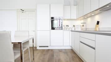 Classic-Apartment | Eigene Küche | Großer Kühlschrank, Mikrowelle, Ofen, Herdplatte