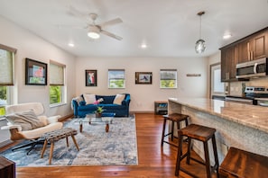 Smart TV, fireplace